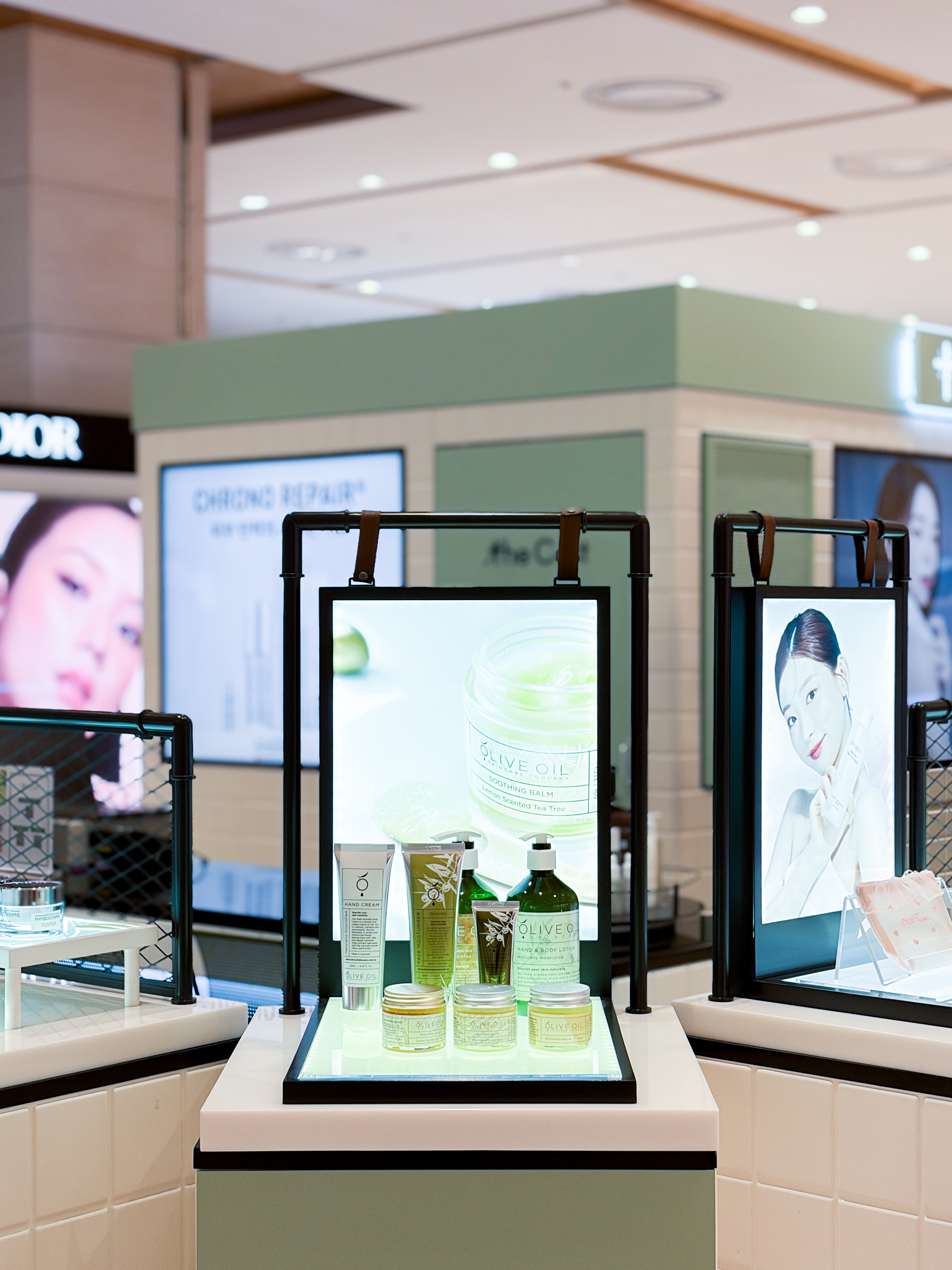 The Cast showcase image 9